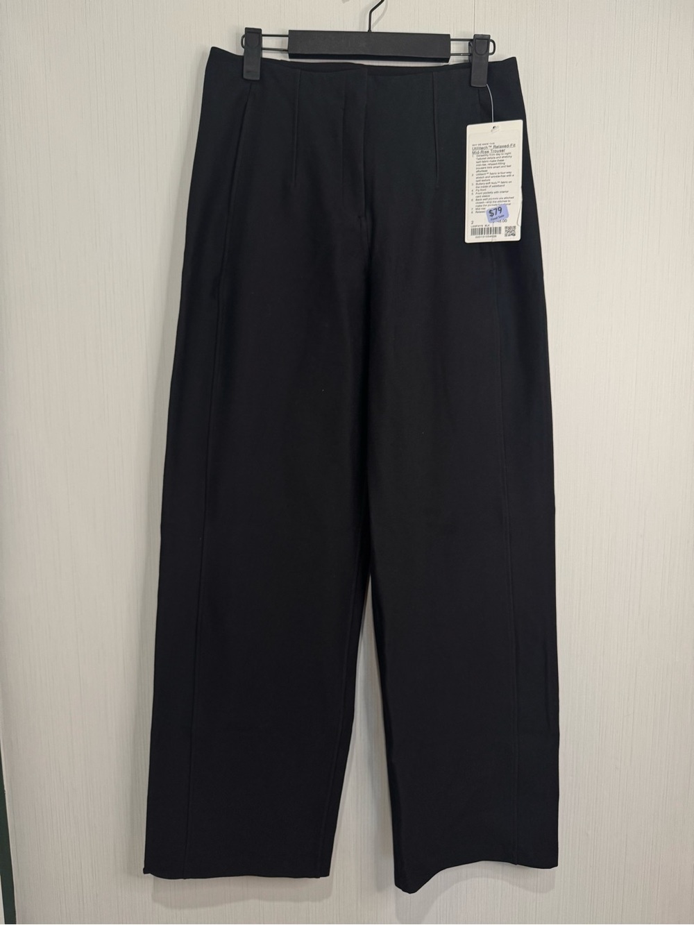 NWT LULULEMON Utilitech Relaxed Fit Mid Rise Trouser Pants. Black. Size 2.